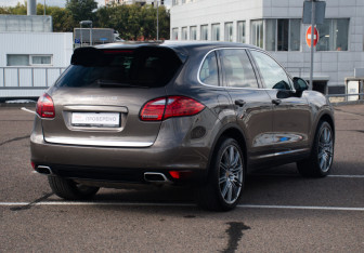 Подержанный автомобиль Porsche Cayenne 2013 года (5 фото)