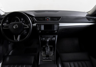 Подержанный автомобиль Skoda Superb Liftback 2016 года (21 фото)