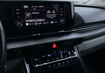 Подержанный автомобиль Kia Carnival 2021 года (16 фото)