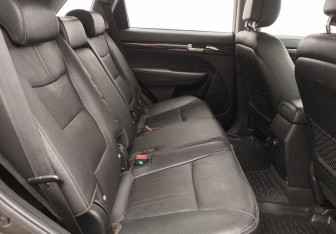 Подержанный автомобиль Kia Sorento 2012 года (11 фото)