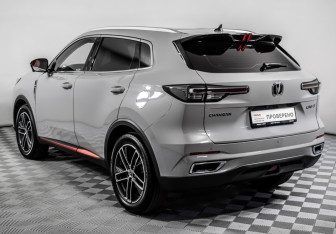 Подержанный автомобиль Changan UNI-S 2024 года (7 фото)