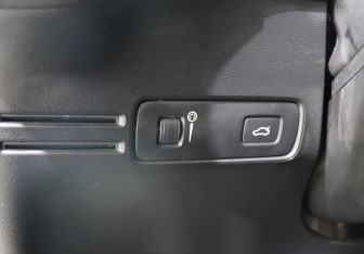 Подержанный автомобиль Volvo XC40 2019 года (11 фото)