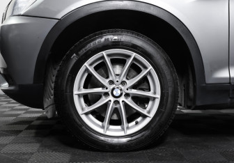 Подержанный автомобиль BMW X3 2013 года (24 фото)