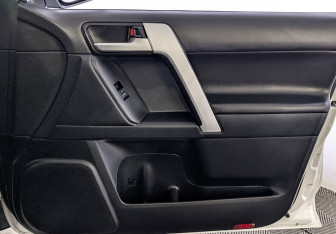 Подержанный автомобиль Toyota Land Cruiser Prado 2020 года (24 фото)