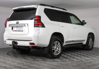 Подержанный автомобиль Toyota Land Cruiser Prado 2021 года (5 фото)