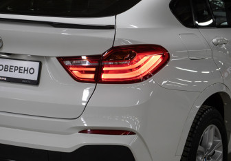 Подержанный автомобиль BMW X4 2017 года (24 фото)