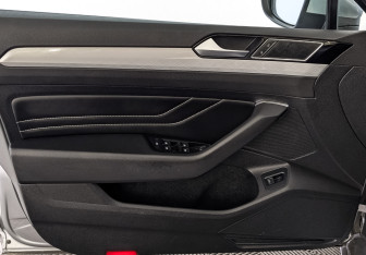 Подержанный автомобиль Volkswagen Passat Sedan 2021 года (19 фото)