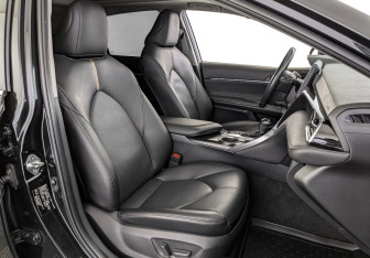 Подержанный автомобиль Toyota Camry Sedan 2023 года (24 фото)
