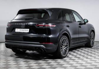 Подержанный автомобиль Porsche Cayenne 2019 года (5 фото)