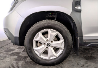 Подержанный автомобиль Renault Duster 2021 года (18 фото)