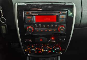 Подержанный автомобиль Nissan Terrano 2014 года (13 фото)