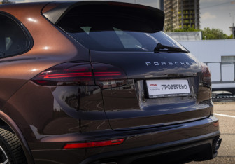 Подержанный автомобиль Porsche Cayenne 2016 года (9 фото)