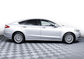 Подержанный автомобиль Ford Mondeo Sedan 2015 года (4 фото)