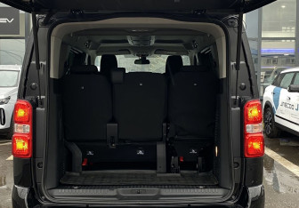 Подержанный автомобиль Peugeot Traveller 2020 года (9 фото)
