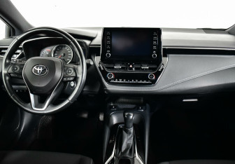 Подержанный автомобиль Toyota Corolla Hatchback 2019 года (6 фото)