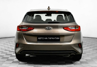 Подержанный автомобиль Kia Ceed Hatchback 2018 года (6 фото)