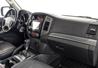 Подержанный автомобиль Mitsubishi Pajero 2018 года (13 фото)