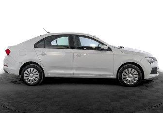 Подержанный автомобиль Skoda Rapid Liftback 2021 года (4 фото)