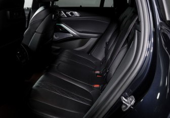 Подержанный автомобиль BMW X6 2021 года (10 фото)