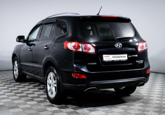 Подержанный автомобиль Hyundai Santa Fe 2010 года (7 фото)