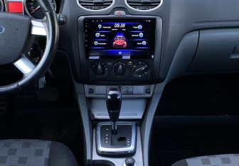 Подержанный автомобиль Ford Focus Hatchback 2008 года (13 фото)