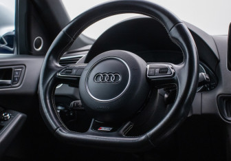 Подержанный автомобиль Audi SQ5 2015 года (15 фото)