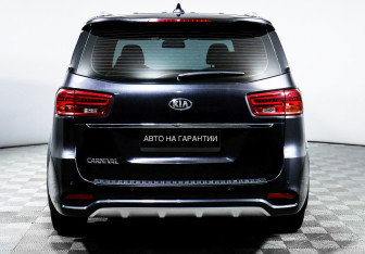 Подержанный автомобиль Kia Carnival 2019 года (4 фото)