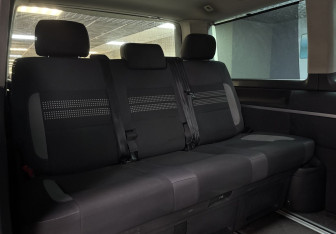 Подержанный автомобиль Volkswagen Multivan 2013 года (21 фото)