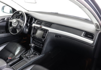 Подержанный автомобиль Skoda Superb Liftback 2012 года (10 фото)
