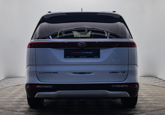 Подержанный автомобиль Kia Carnival 2020 года (4 фото)