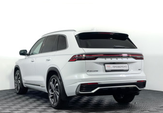 Подержанный автомобиль Geely Monjaro 2025 года (8 фото)