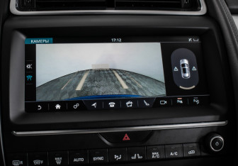 Подержанный автомобиль Jaguar E-Pace 2018 года (18 фото)