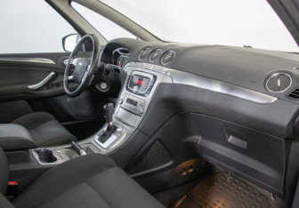 Подержанный автомобиль Ford S-MAX 2008 года (9 фото)