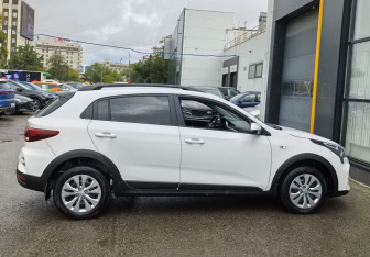 Подержанный автомобиль Kia Rio Hatchback 2021 года (4 фото)
