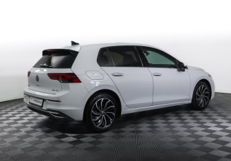Подержанный автомобиль Volkswagen Golf Hatchback 2020 года (5 фото)