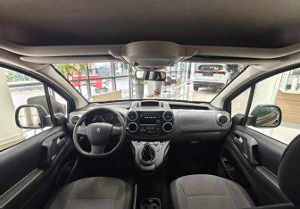 Подержанный автомобиль Peugeot Partner 2021 года (12 фото)