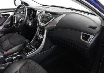 Подержанный автомобиль Hyundai Elantra Sedan 2011 года (6 фото)
