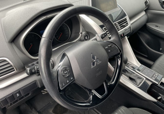 Подержанный автомобиль Mitsubishi Eclipse Cross 2019 года (14 фото)