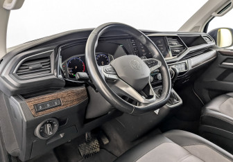 Подержанный автомобиль Volkswagen Multivan 2020 года (27 фото)