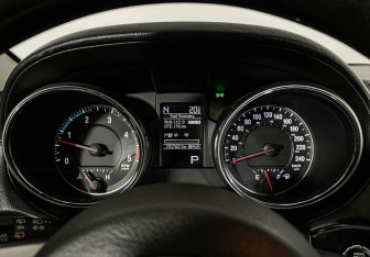 Подержанный автомобиль Jeep Grand Cherokee 2012 года (11 фото)