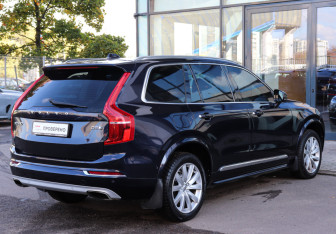 Подержанный автомобиль Volvo XC90 2015 года (4 фото)