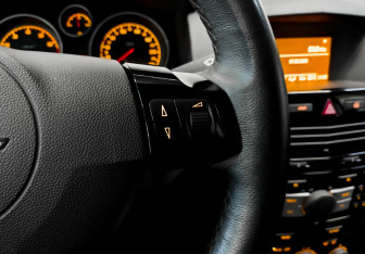 Подержанный автомобиль Opel Astra Hatchback 2007 года (24 фото)