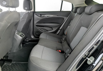 Подержанный автомобиль Opel Insignia Liftback 2021 года (12 фото)