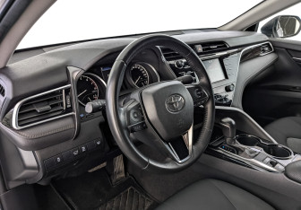Подержанный автомобиль Toyota Camry Sedan 2021 года (15 фото)