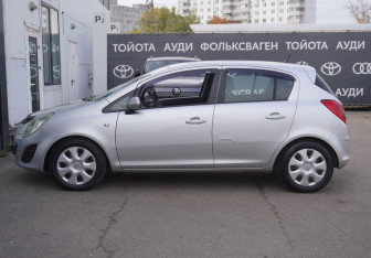 Подержанный автомобиль Opel Corsa 2011 года (8 фото)