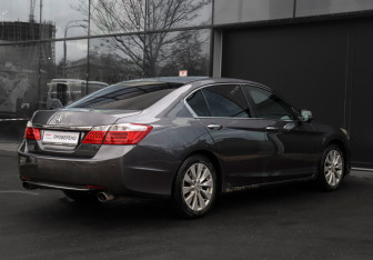 Подержанный автомобиль Honda Accord Sedan 2013 года (5 фото)