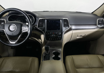 Подержанный автомобиль Jeep Grand Cherokee 2018 года (13 фото)