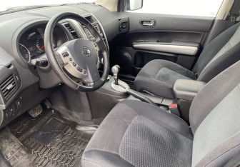 Подержанный автомобиль Nissan X-Trail 2014 года (9 фото)