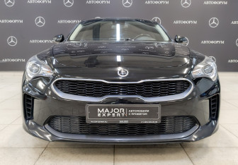 Подержанный автомобиль Kia Stinger 2018 года (2 фото)