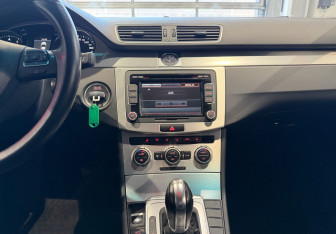 Подержанный автомобиль Volkswagen Passat Sedan 2013 года (16 фото)